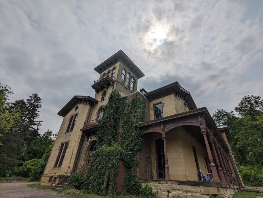 Hidden Marietta Haunted Hotels in Marietta Ohio