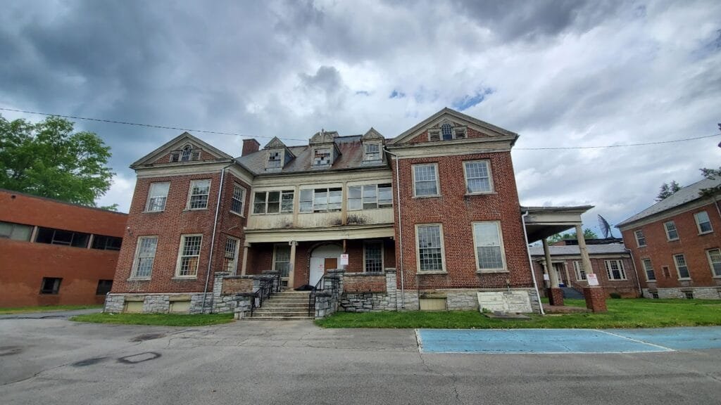 St Albans Sanatorium Haunted Hotels in Radford Virginia