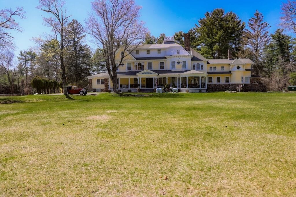 Burn Brae Mansion Haunted Hotels in Glen Spey New York