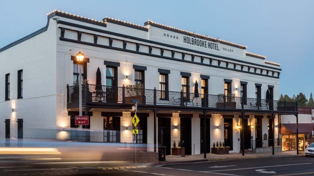 Holbrooke Hotel Haunted Hotels in Grass Valley California
