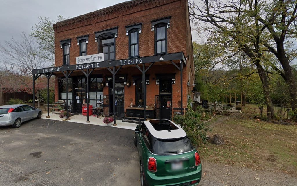 Beard and Lady Inn Haunted Hotels in Chester Arkansas