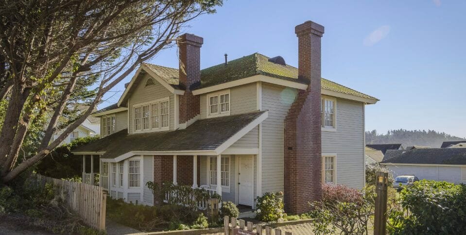 Mendocino Hotel and Garden Suites - Mendocino Haunted Hotel
