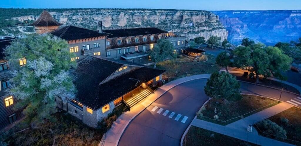 Haunted hotel El Tovar Hotel - Grand Canyon Village