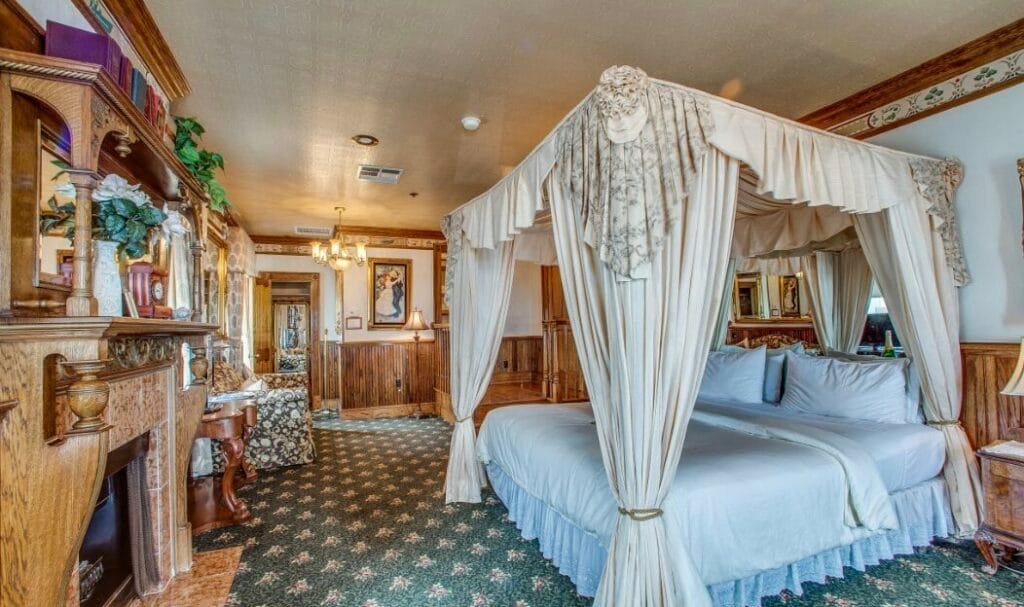 Doryman's Oceanfront Inn haunted hotel in califorinia