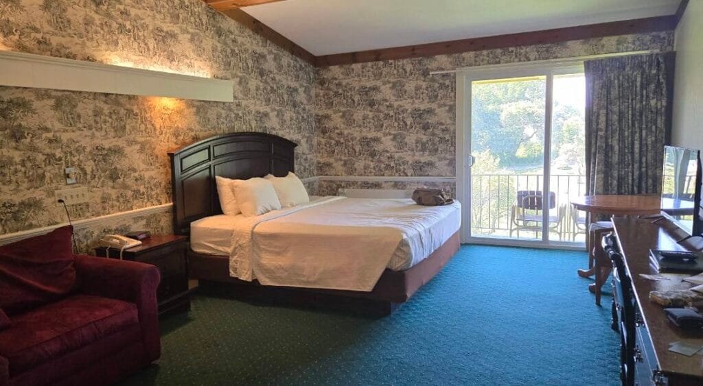 Publick House Historic Inn haunted hotel in masachussetts