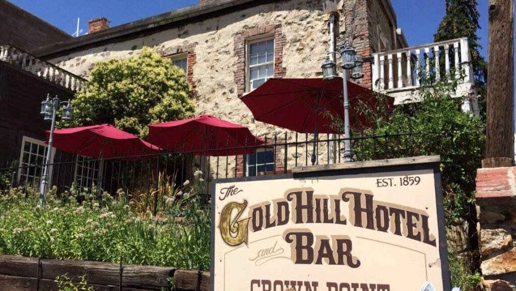 Gold Hill Hotel and Crown Point Restaurant hautned hotels Virginia
