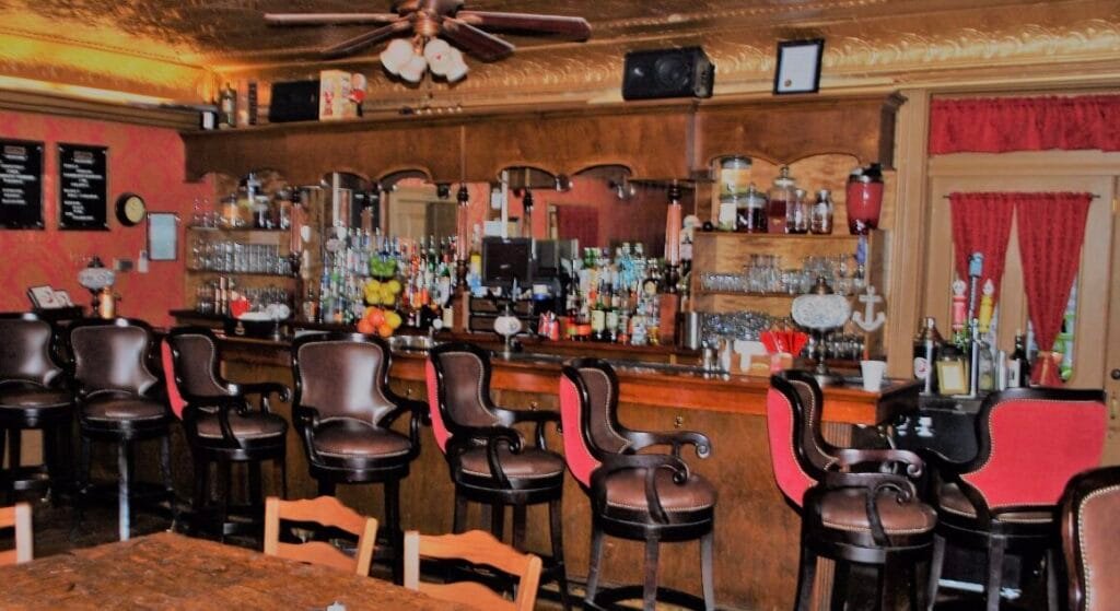 Historic Park Hotel haunted hotel put-in-bay ohio