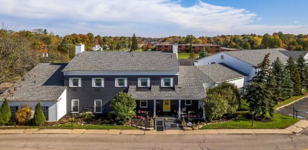 The Aurora Inn Hotel & Event Center haunted hotels in ohio
