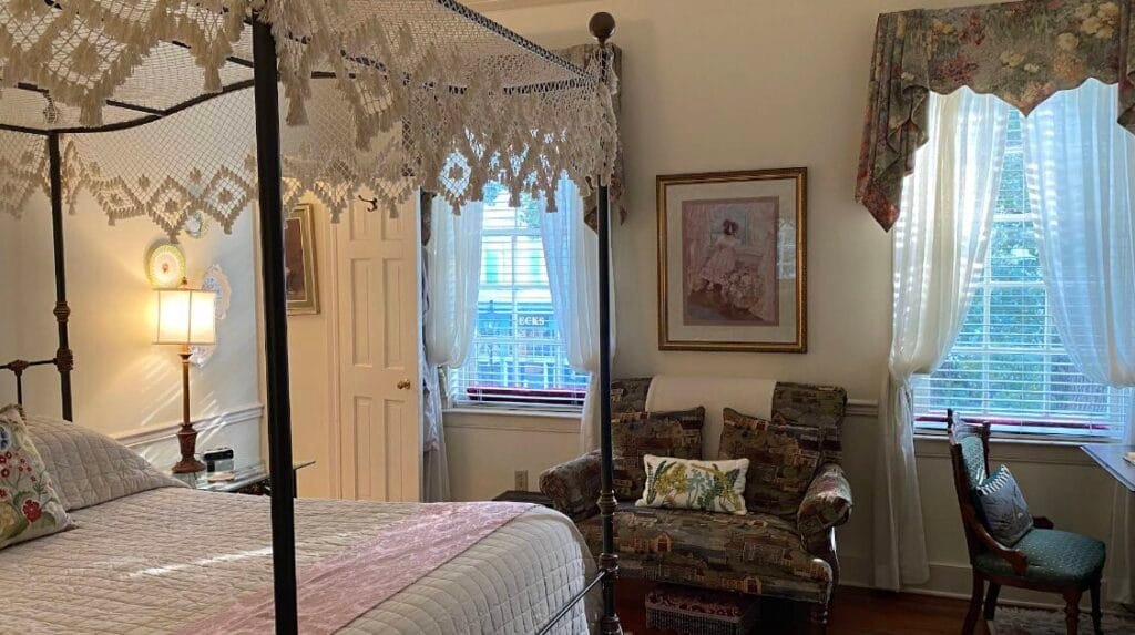 Richard Johnston Inn & 1890 Caroline House haunted hotel in Virginia